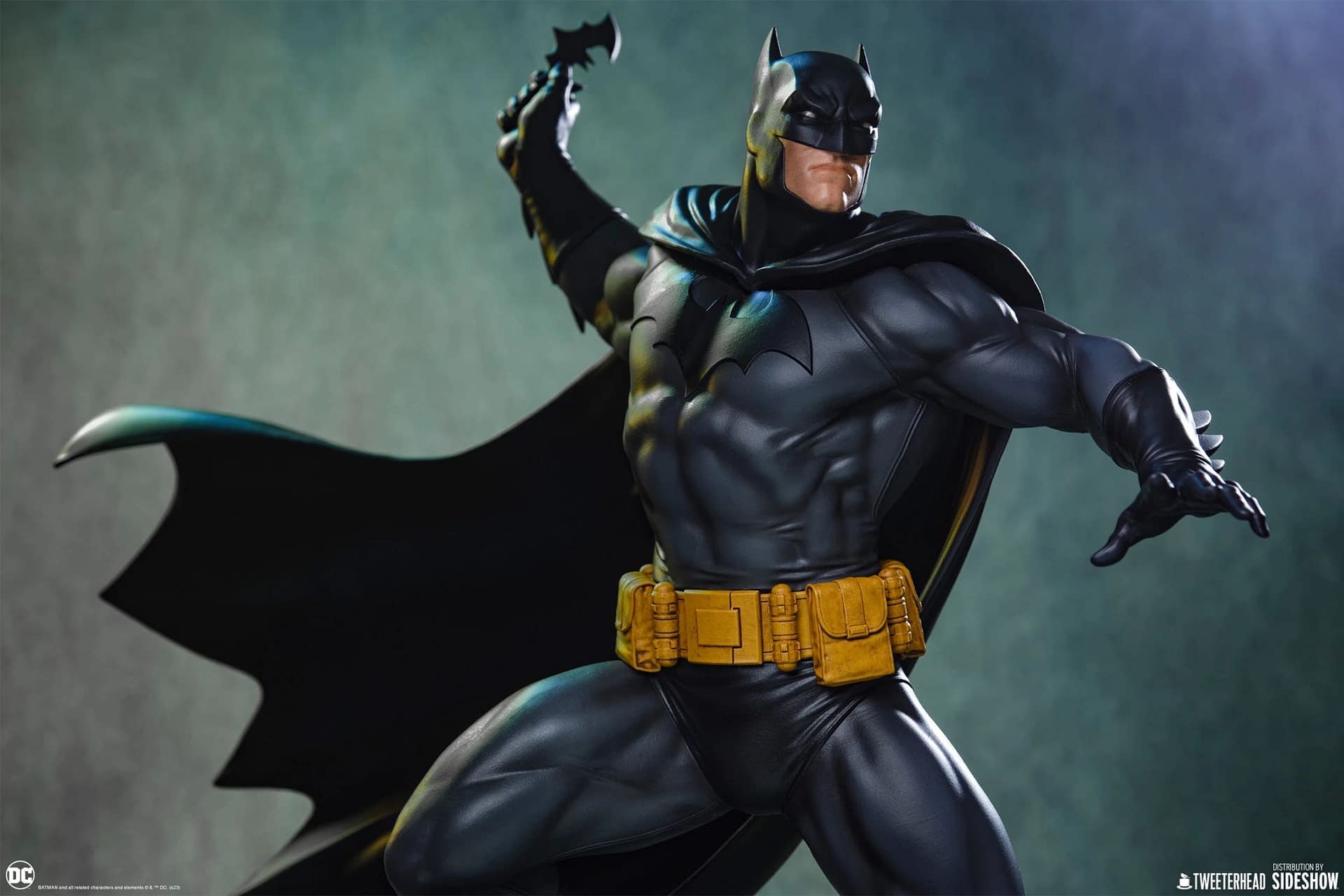 Tweeterhead Unveils Batman (Black and Gray Edition) 1:6 Scale Maquette