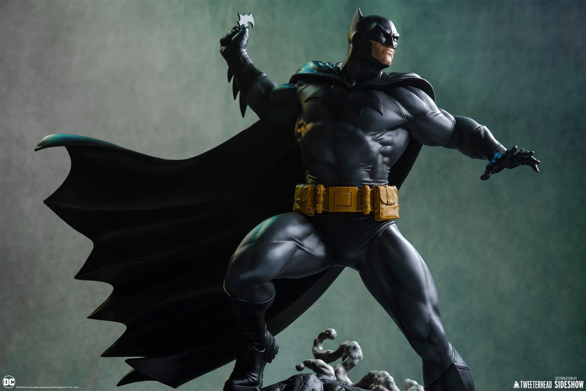 Tweeterhead Unveils Batman (Black and Gray Edition) 1:6 Scale Maquette