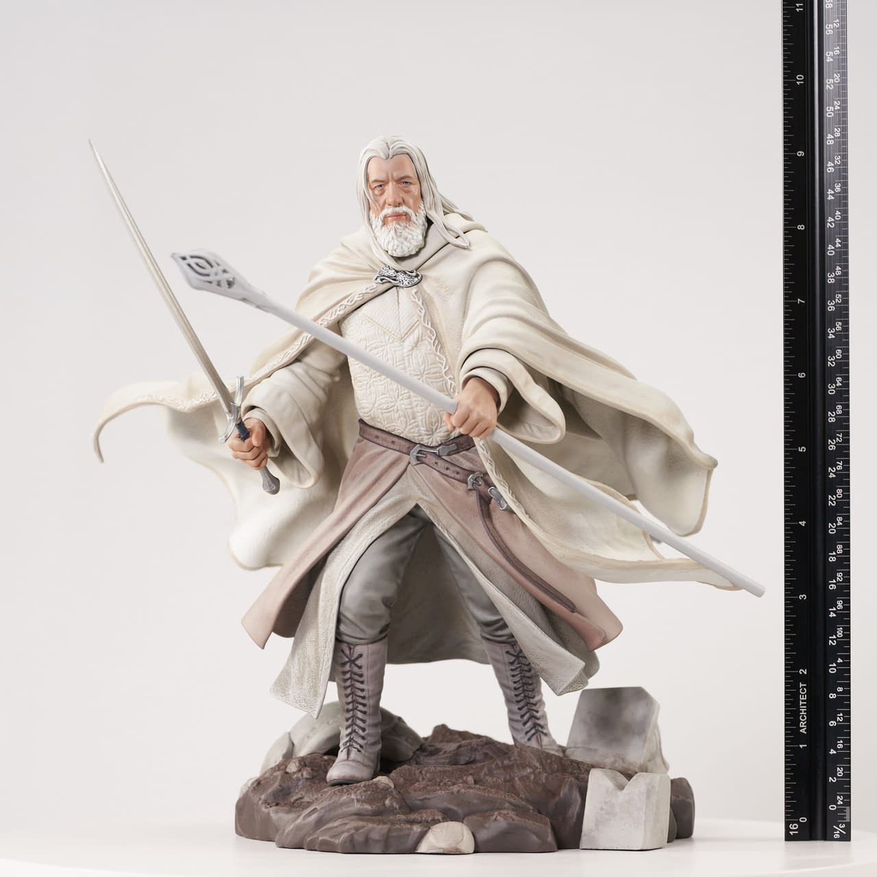 New Marvel Studios Statues Arrive from Diamond from Hawkeye and Thor