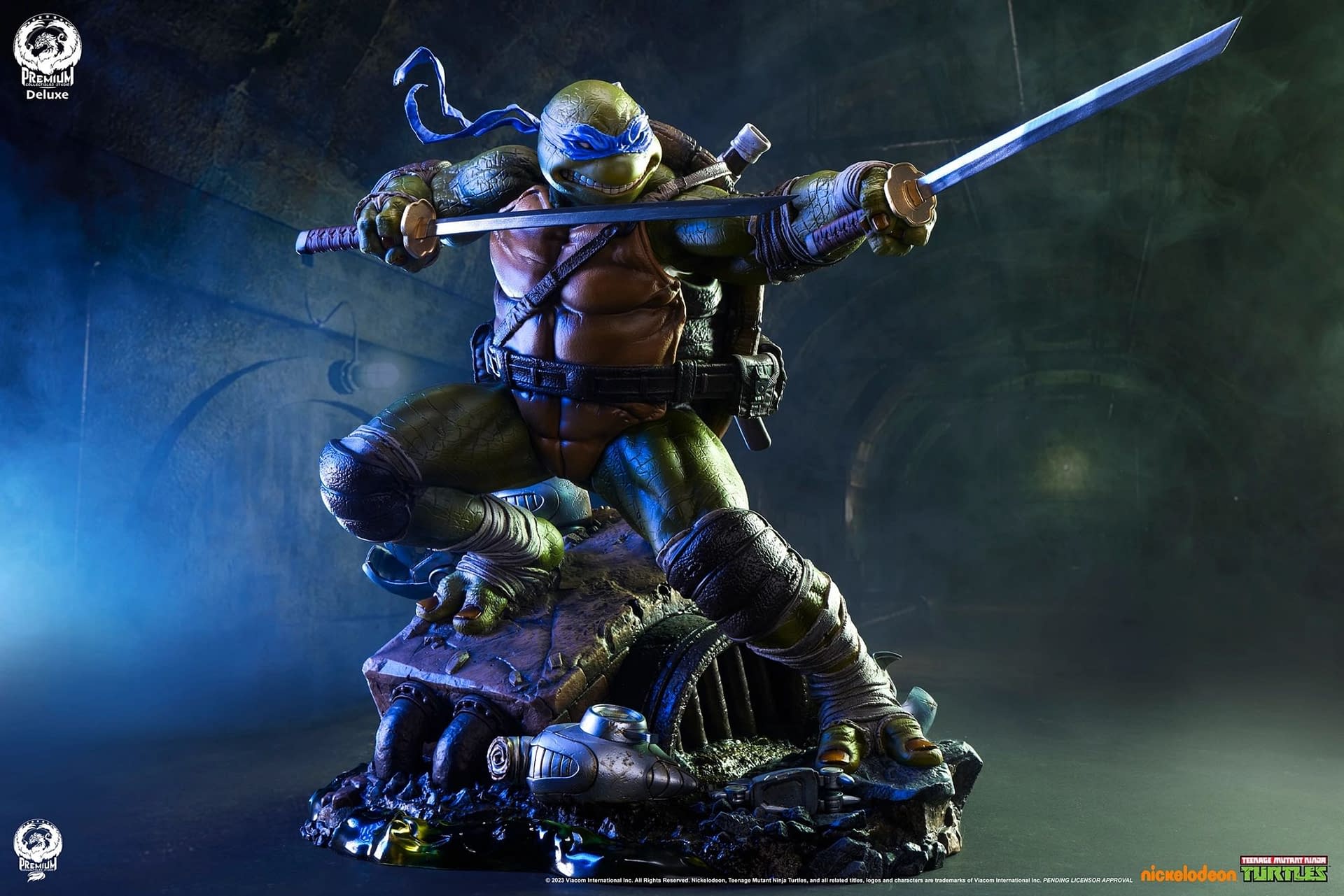 DC Comics Batgirl Takes Down Clayface with New Statue from Sideshow