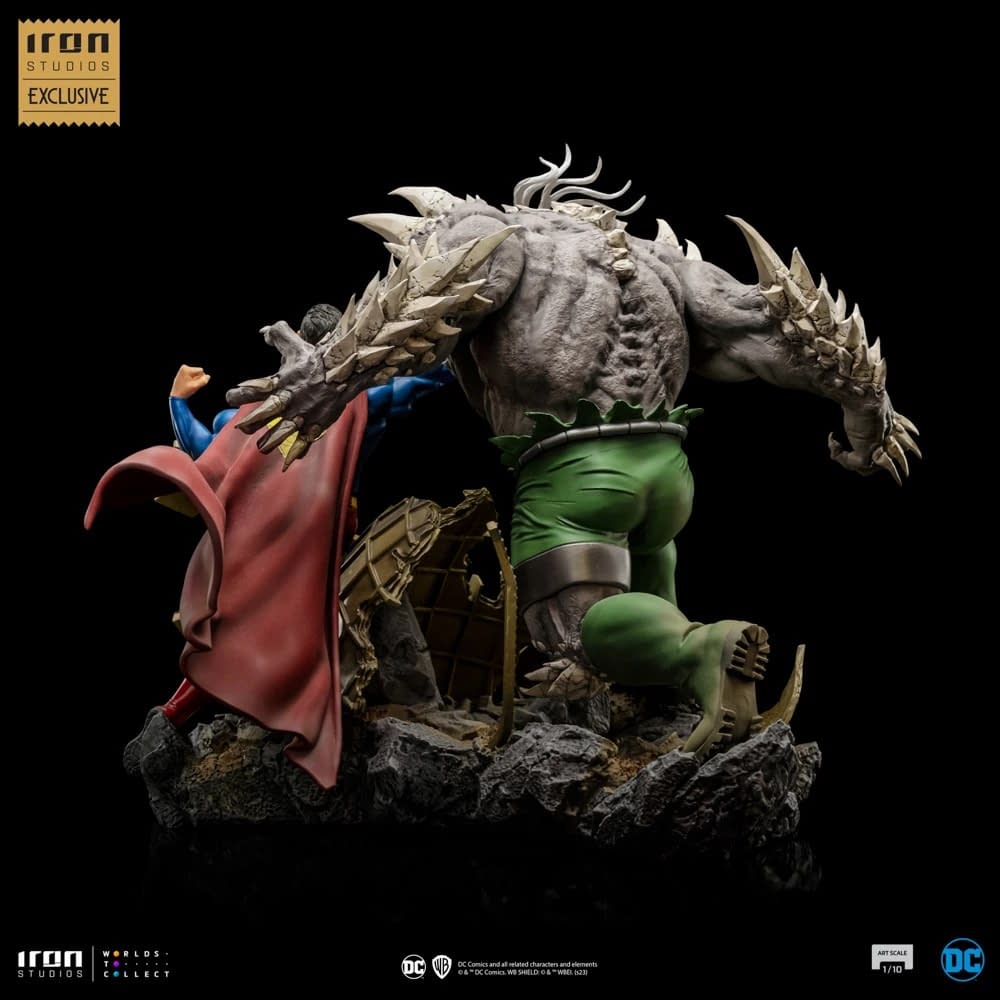It's Superman vs Doomsday with Iorn SNew DC Comics Statue