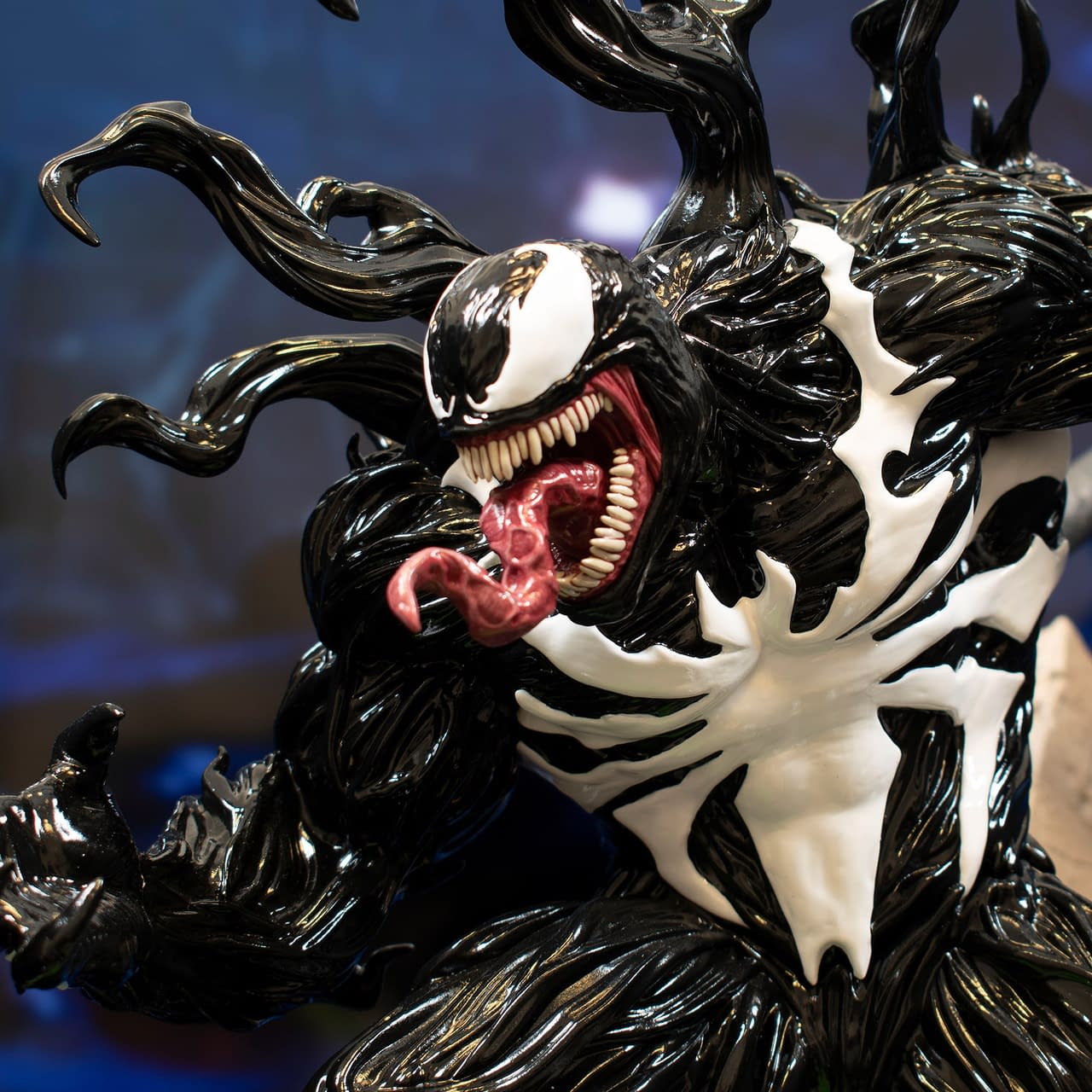 Diamond Select Unveils Marvel's Spider-Man 2 Deluxe Venom Statue 