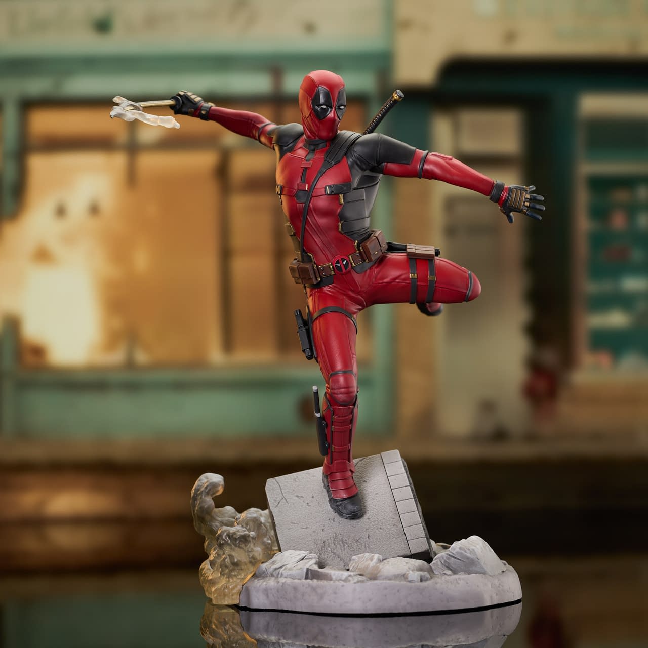 Diamond Select Unveils New Deadpool & Wolverine Gallery Diorama