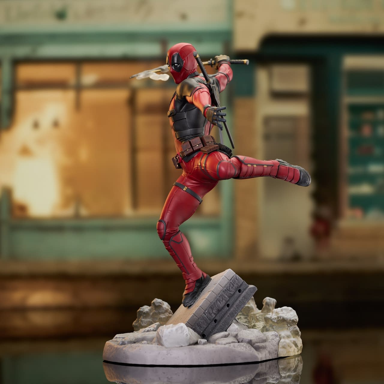 Diamond Select Unveils New Deadpool & Wolverine Gallery Diorama