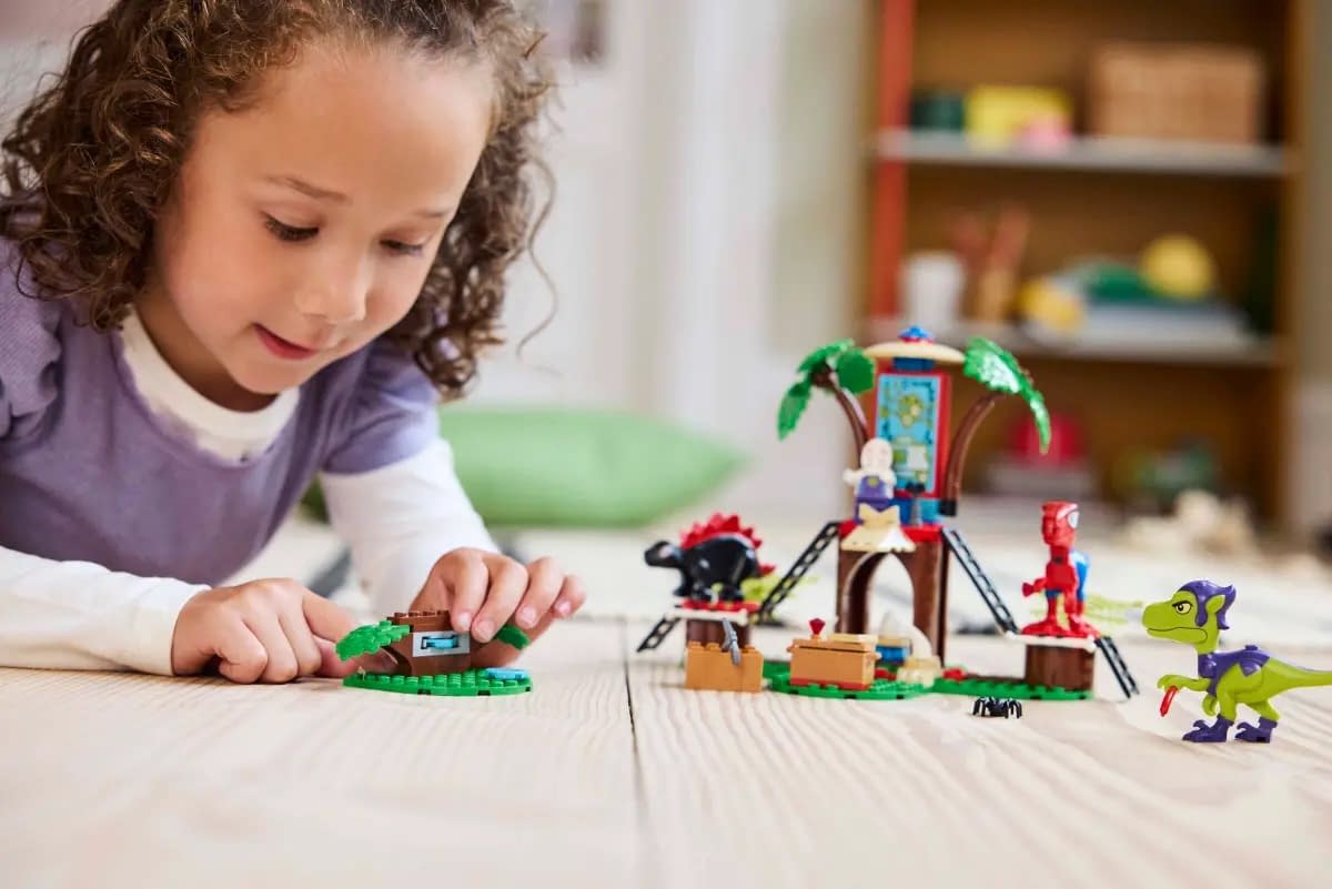 Spider-Man and Green Goblin Become Dinosaurs with New LEGO Set
