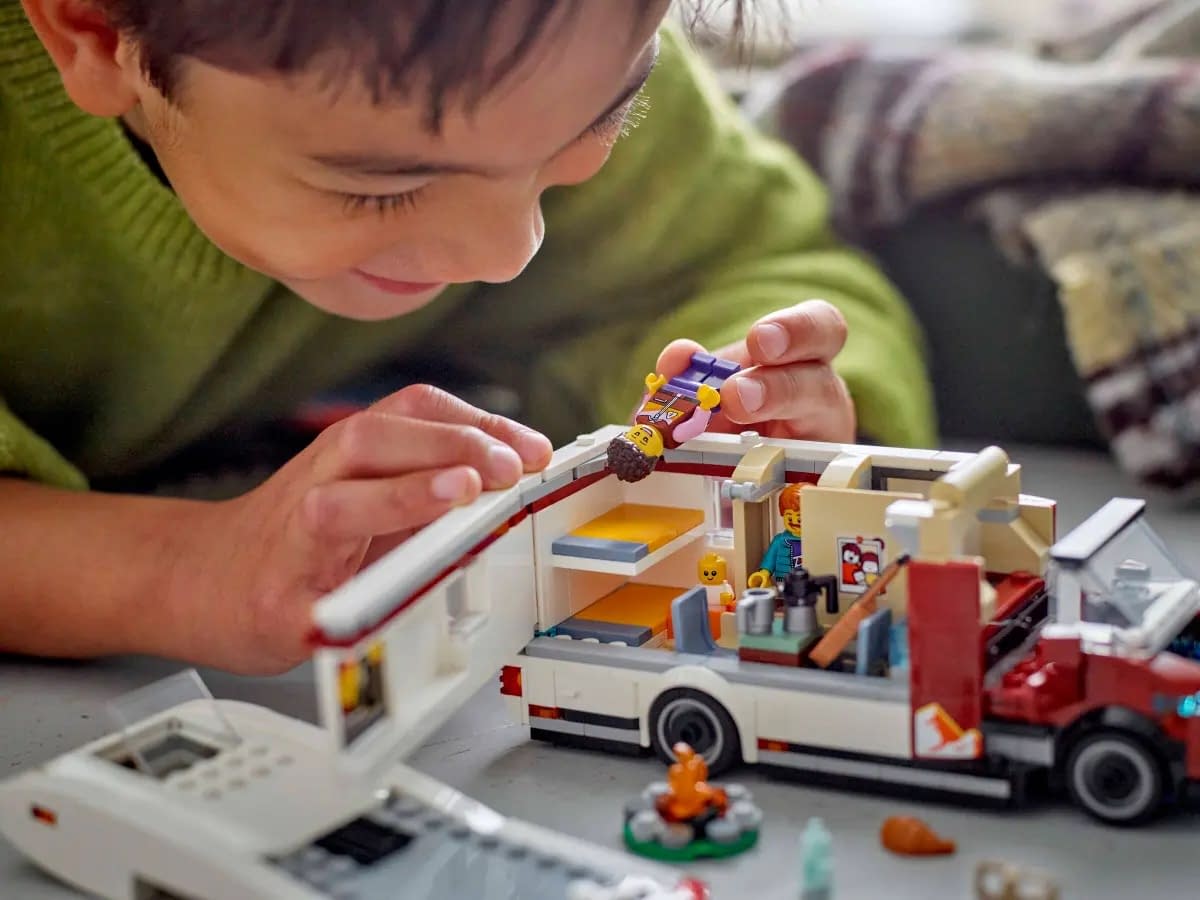 Enjoy the Holidays with the LEGO City Holiday Adventure Camper Van