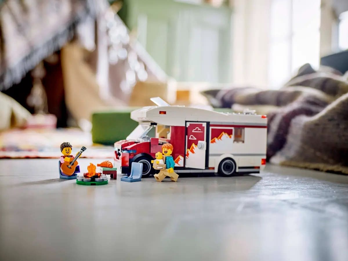 Enjoy the Holidays with the LEGO City Holiday Adventure Camper Van