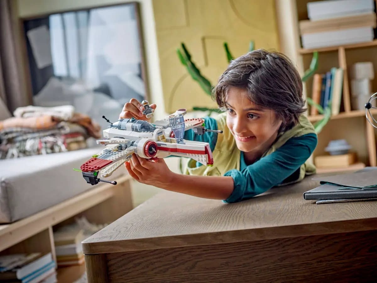 LEGO Blasts Off with New Star Wars ARC-170 Starfighter Set