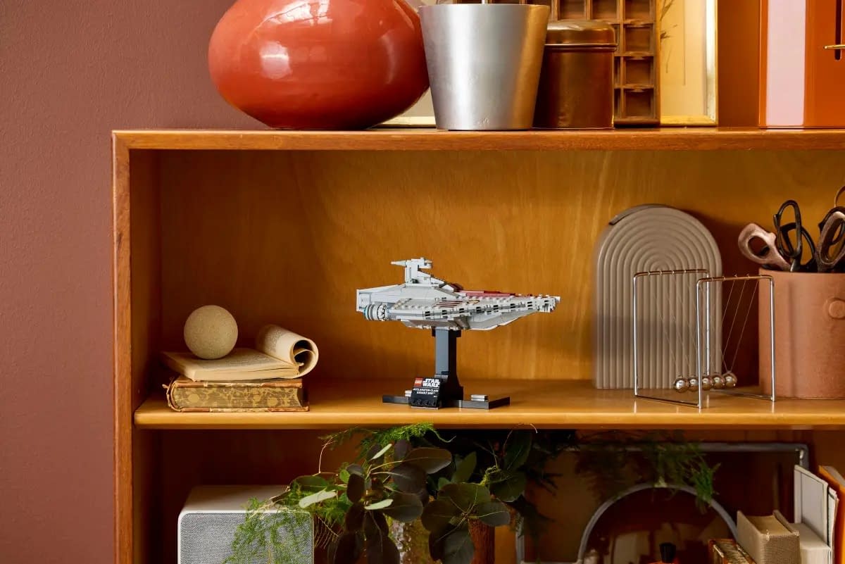 Star Wars Acclamator-Class Assault Ship Coming Soon to LEGO