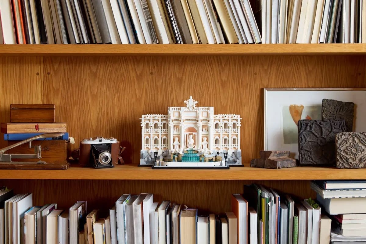 Italy Awaits with the New LEGO Architecture Trevi Fountain Set 