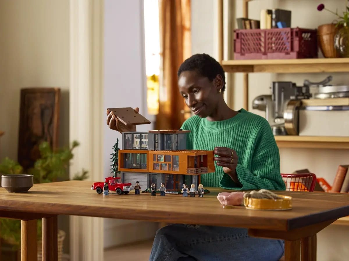 LEGO Unveils New LEGO Ideas Twilight Set with the Cullen House 