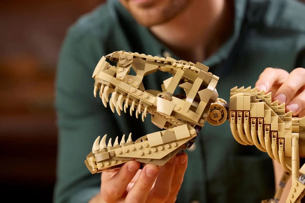 LEGO Unveils New Jurassic Park Dinosaur Fossils: Tyrannosaurus Rex