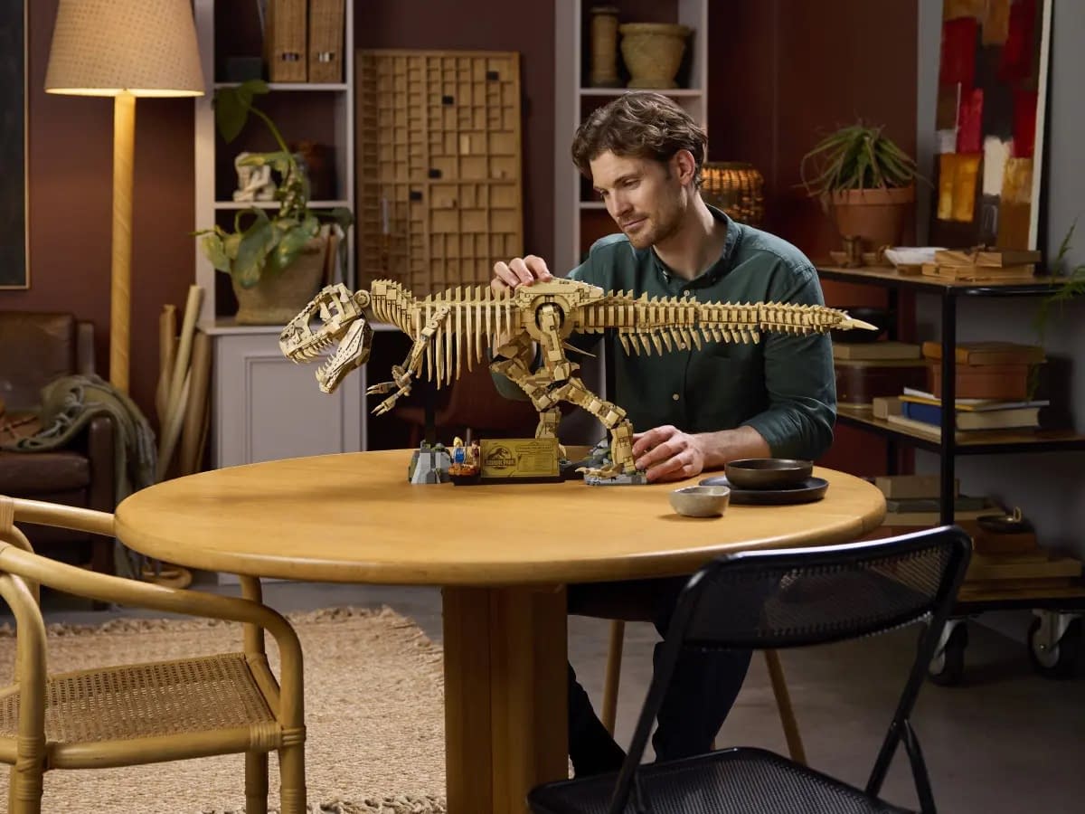 LEGO Unveils New Jurassic Park Dinosaur Fossils: Tyrannosaurus Rex