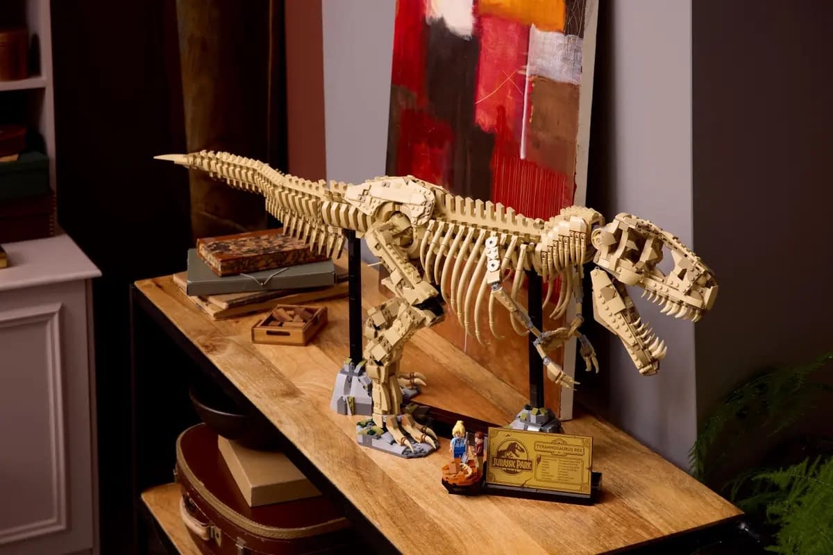 LEGO Unveils New Jurassic Park Dinosaur Fossils: Tyrannosaurus Rex