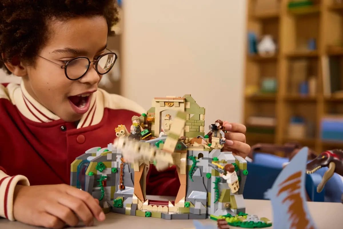 The Spinosaurus Arrives with LEGO's New Jurassic Park Rebirth Set 