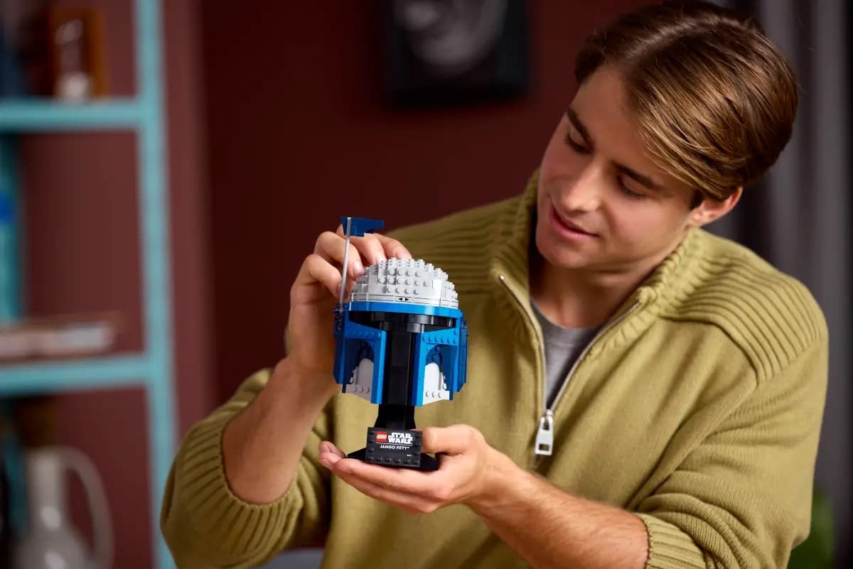 Build Star Wars Bounty Hunter Jango Fett's Helmet with LEGO 