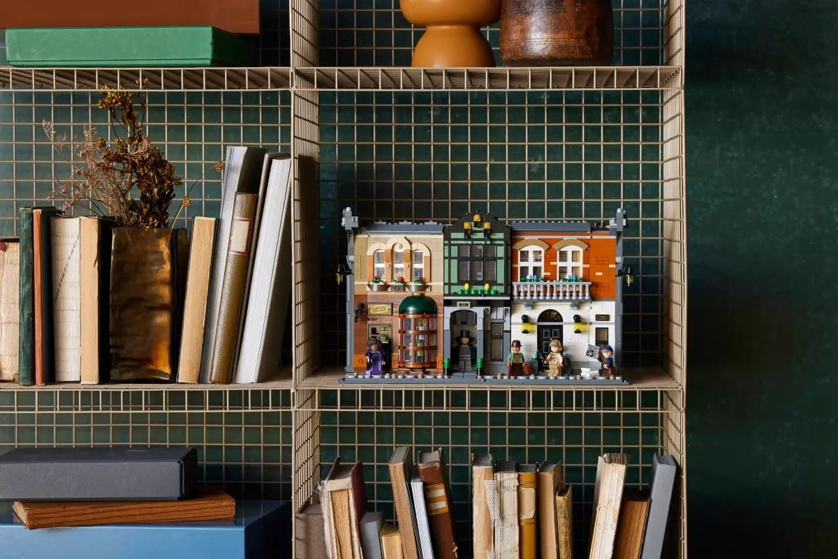 Solves Some Mysteries with LEGO's Sherlock Holmes: Book Nook