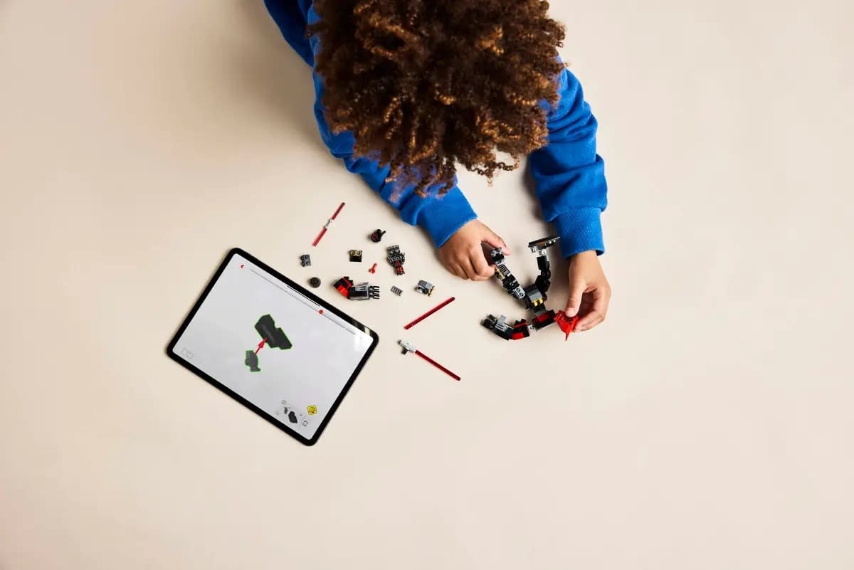 New Star Wars Mech Comes to Life from LEGO with Darth Maul 