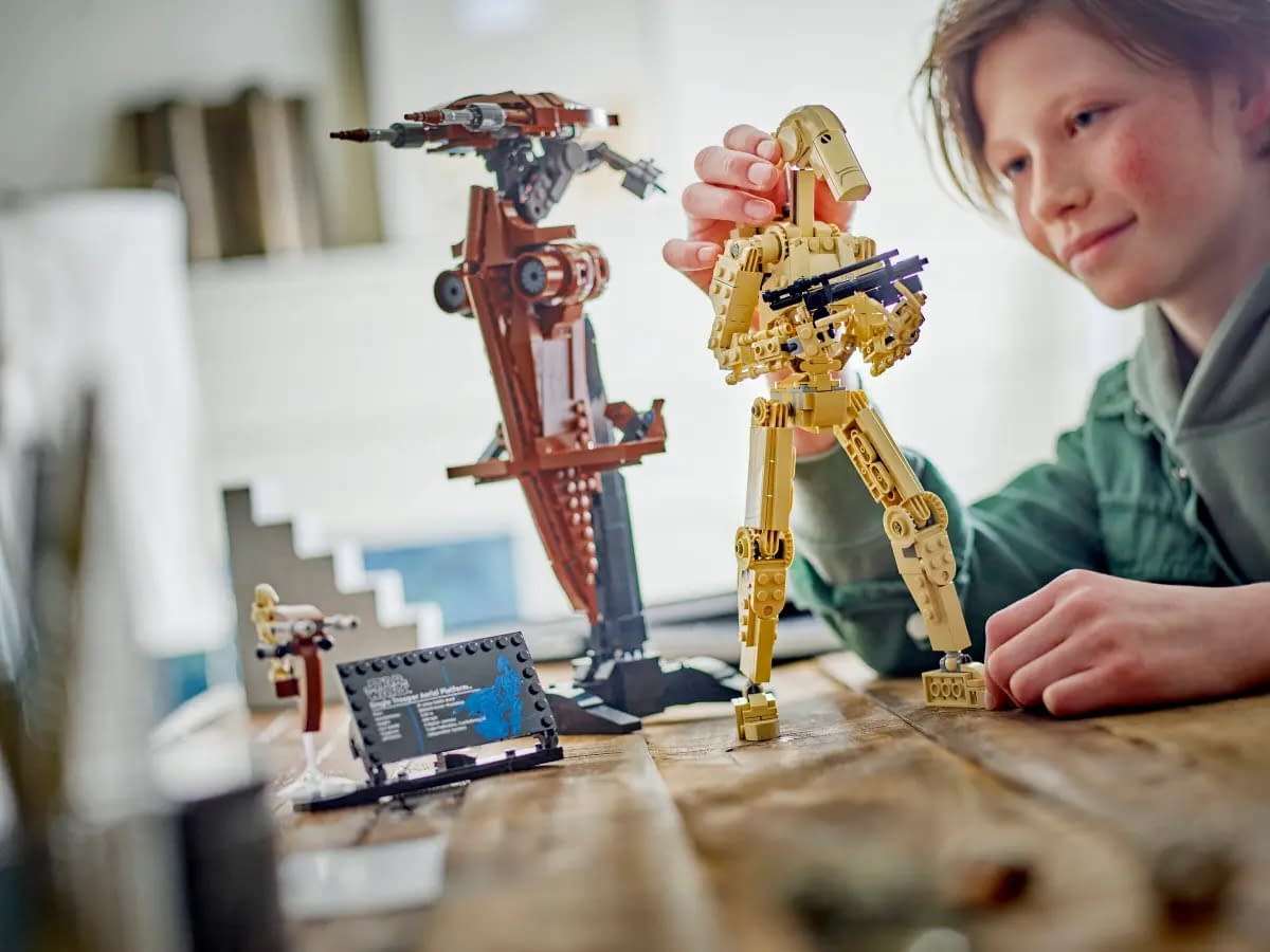LEGO Reveals New Star Wars 1,088 Piece Battle Droid with STAP Set
