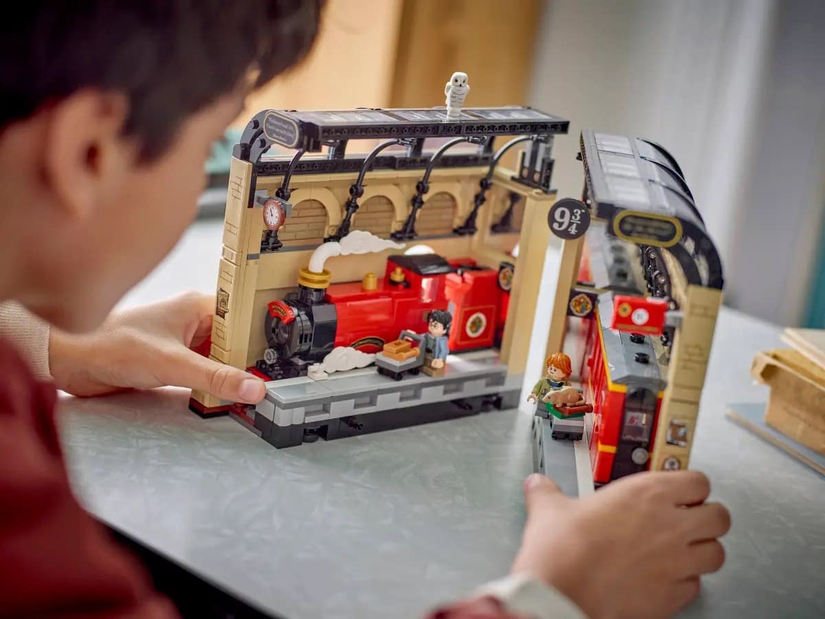 LEGO Reveals New Harry Potter Hogwarts Express Book Nook Set