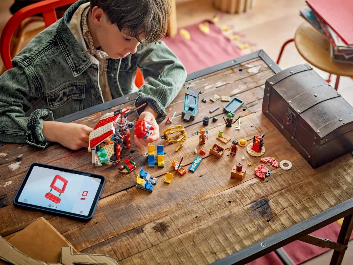 LEGO Debuts New One Piece Buggy the Clown's Circus Tent Set