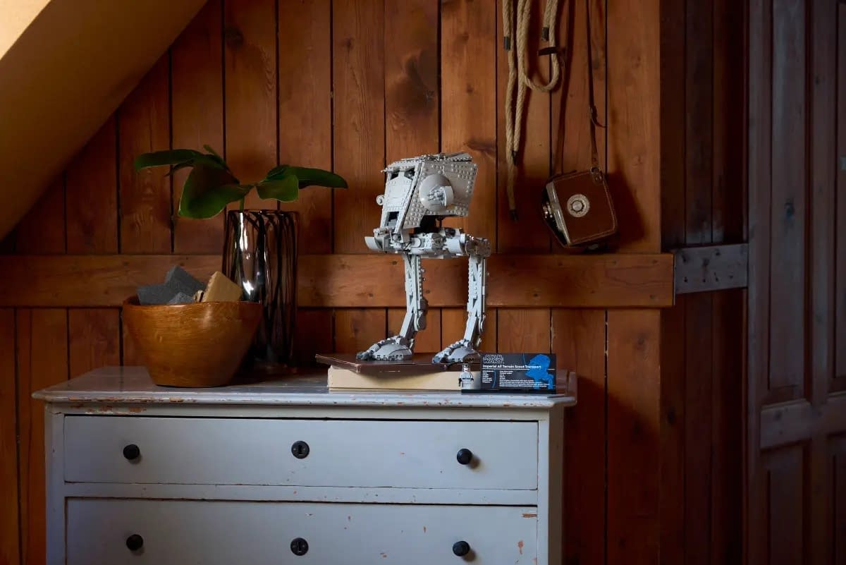 The Chicken Walker Returns with LEGO's New UCS Star Wars Set