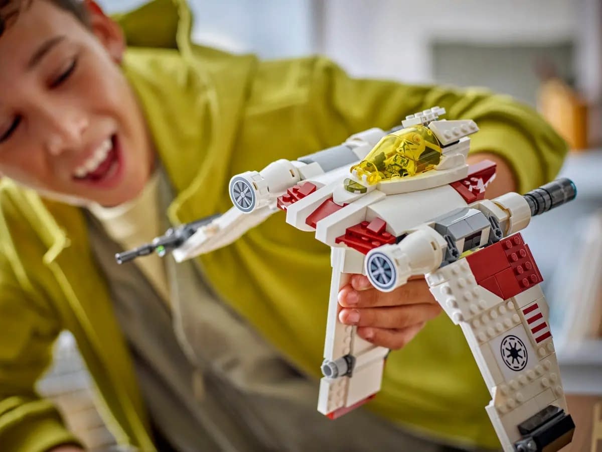 LEGO Flies with the Star Wars: The Clone Wars V-19 Torrent Starfighter