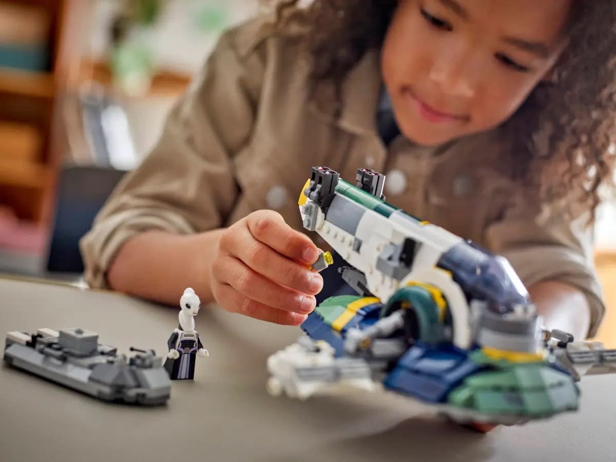 New LEGO Star Wars Jango Fett's Starship Set Arrives with Lama Su