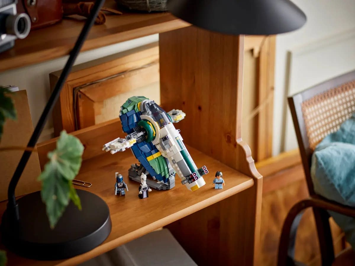 New LEGO Star Wars Jango Fett's Starship Set Arrives with Lama Su