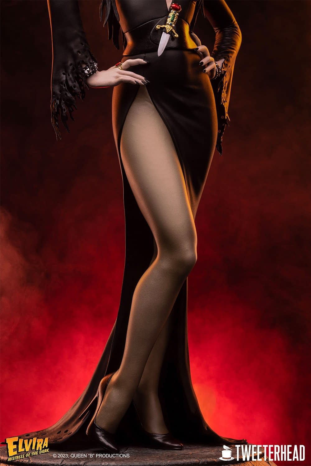 Tweeterhead Reveals Gorgeous Elvira Mistress of the Dark 1:4 Maquette