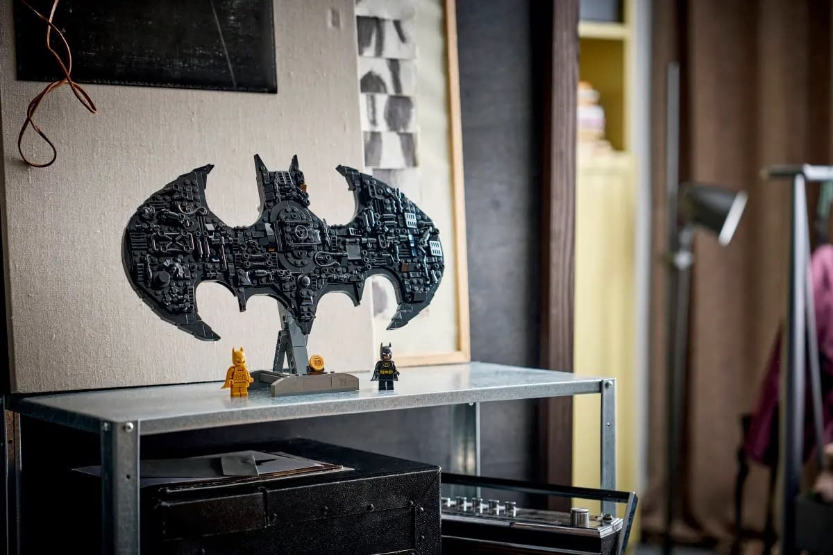 LEGO Unveils New LEGO Batman 20th Anniversary Logo Set