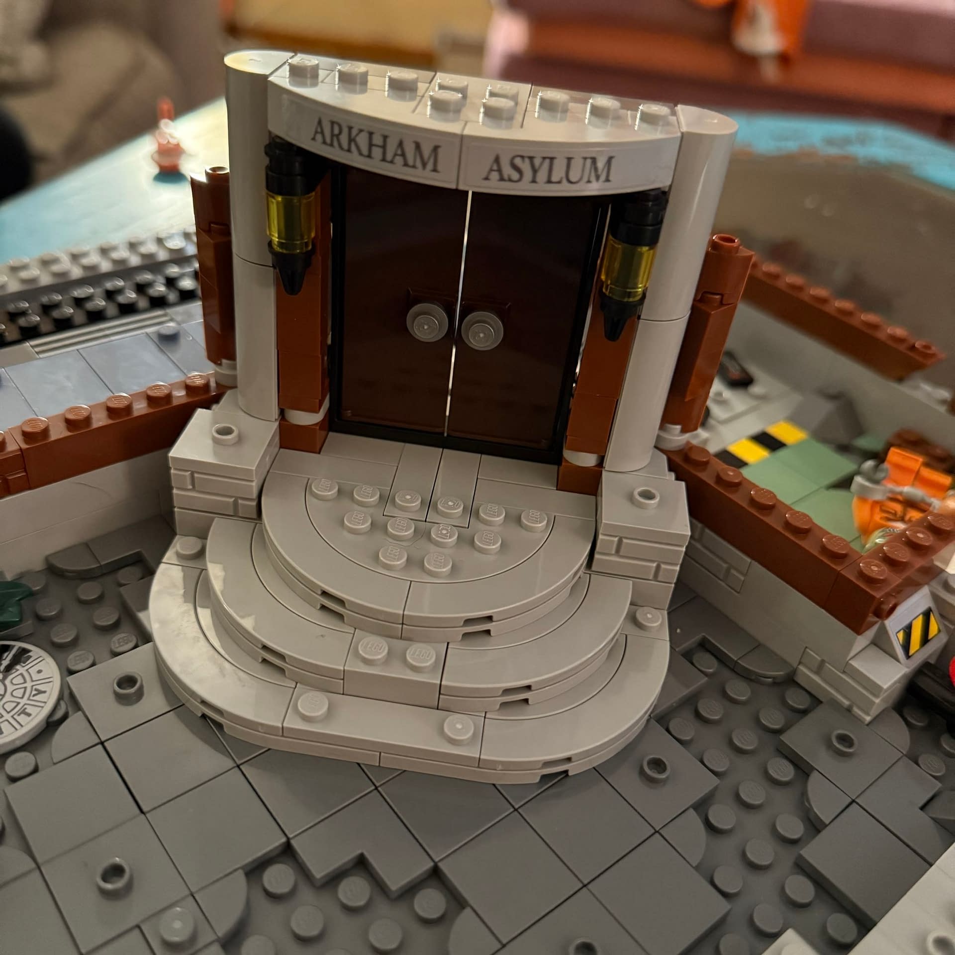 Halloween at the LEGO Arkham Asylum - A Robin, a Clown and a Riddle