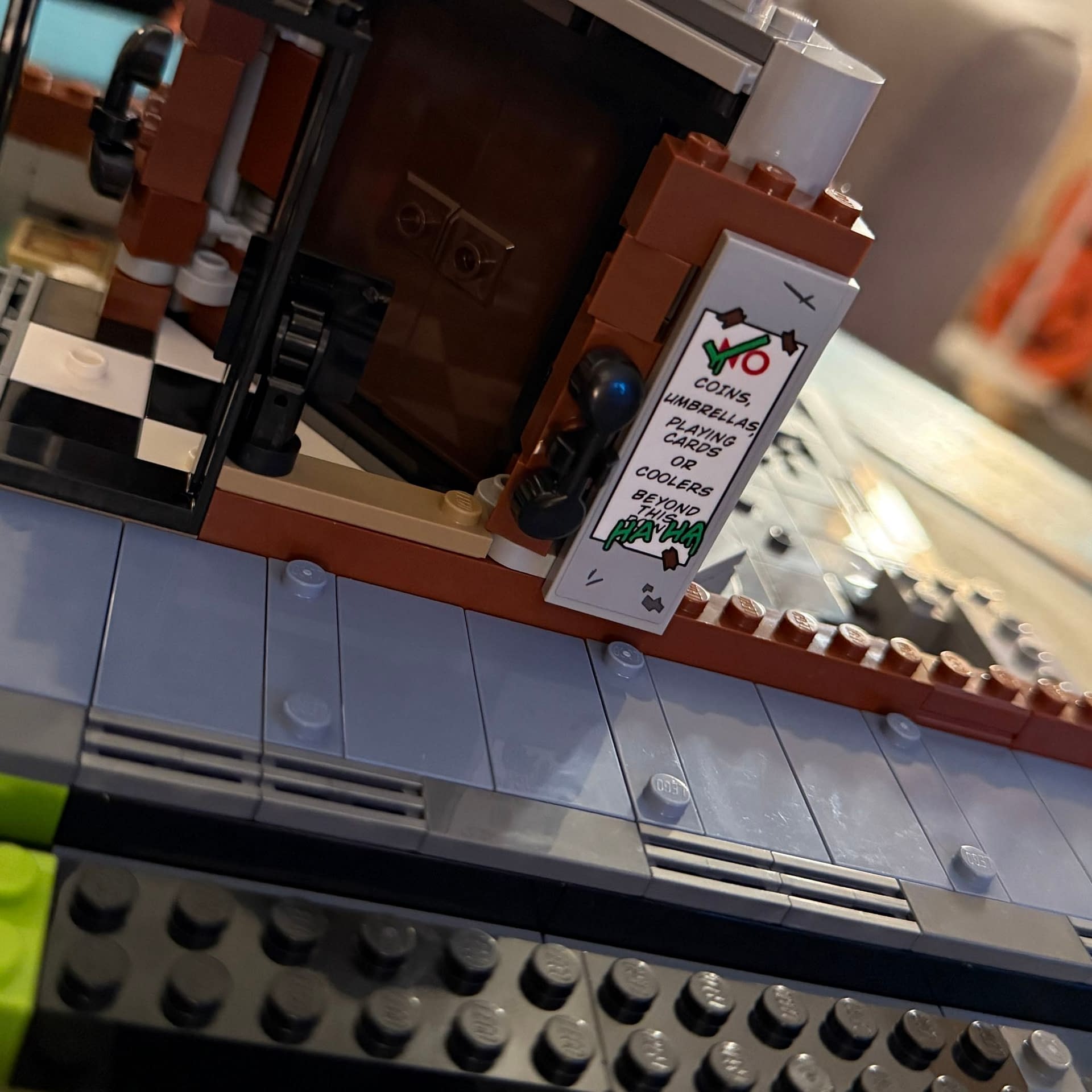 Halloween at the LEGO Arkham Asylum - A Robin, a Clown and a Riddle