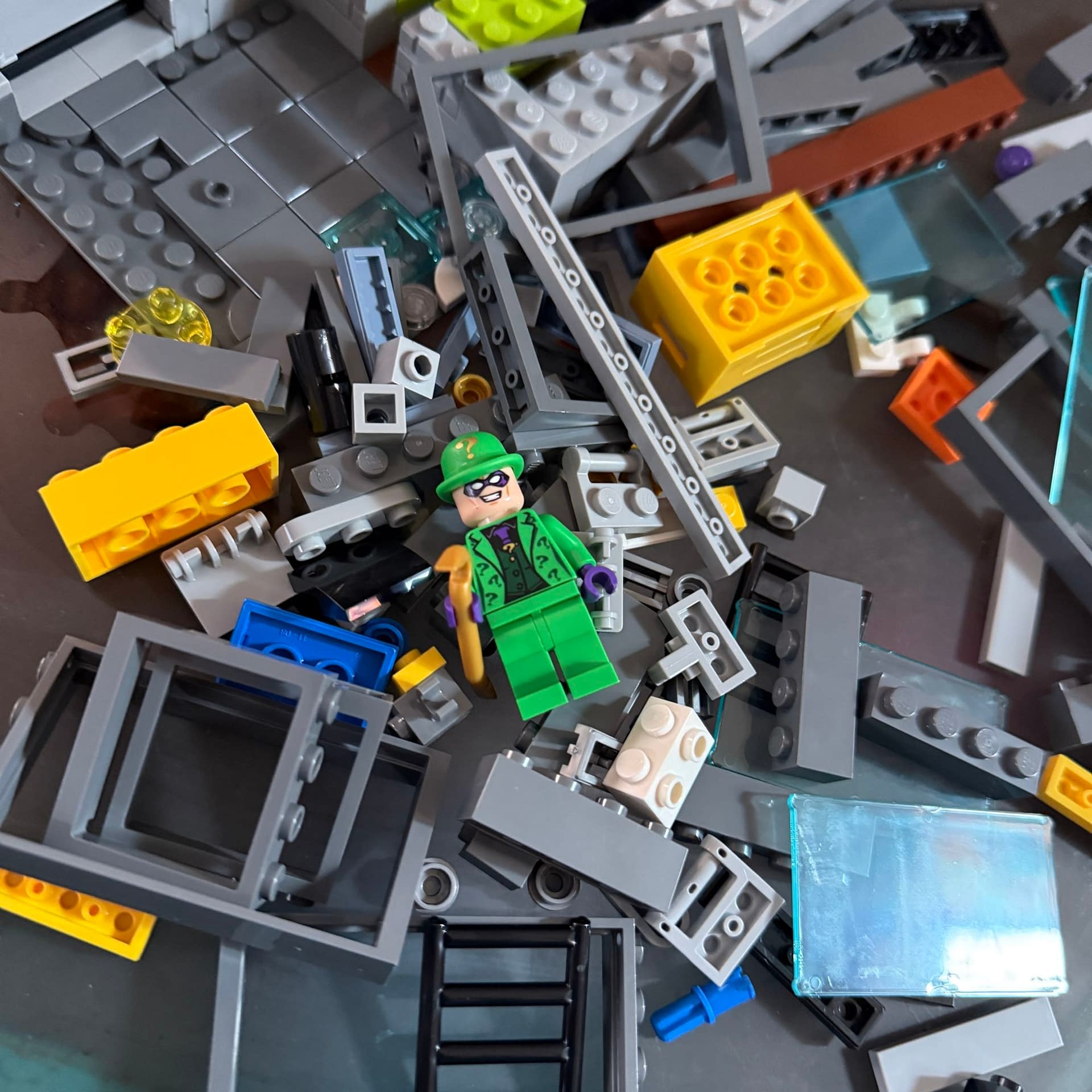 Halloween at the LEGO Arkham Asylum - A Robin, a Clown and a Riddle