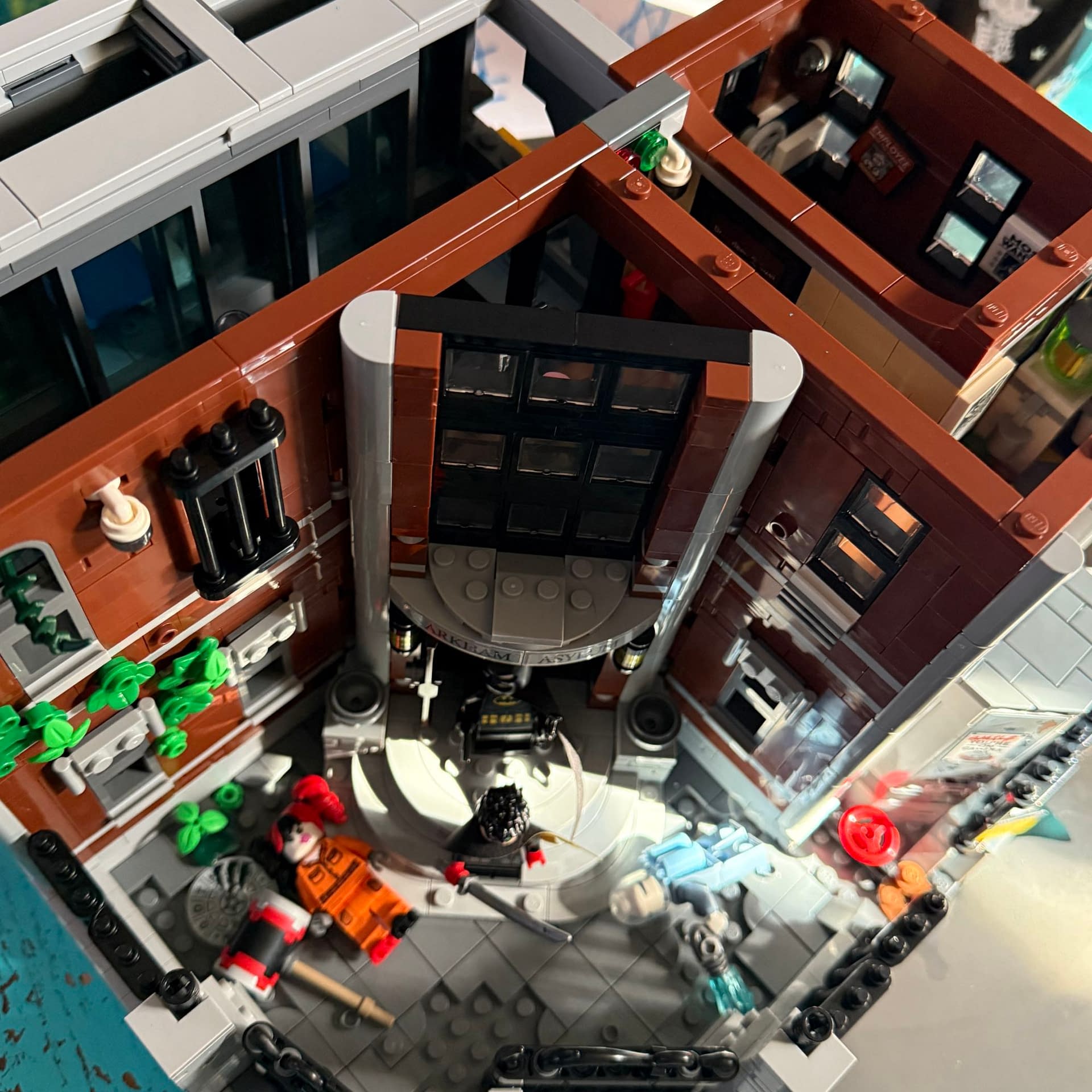 Halloween at the LEGO Arkham Asylum - Poison Ivy Brings the Green