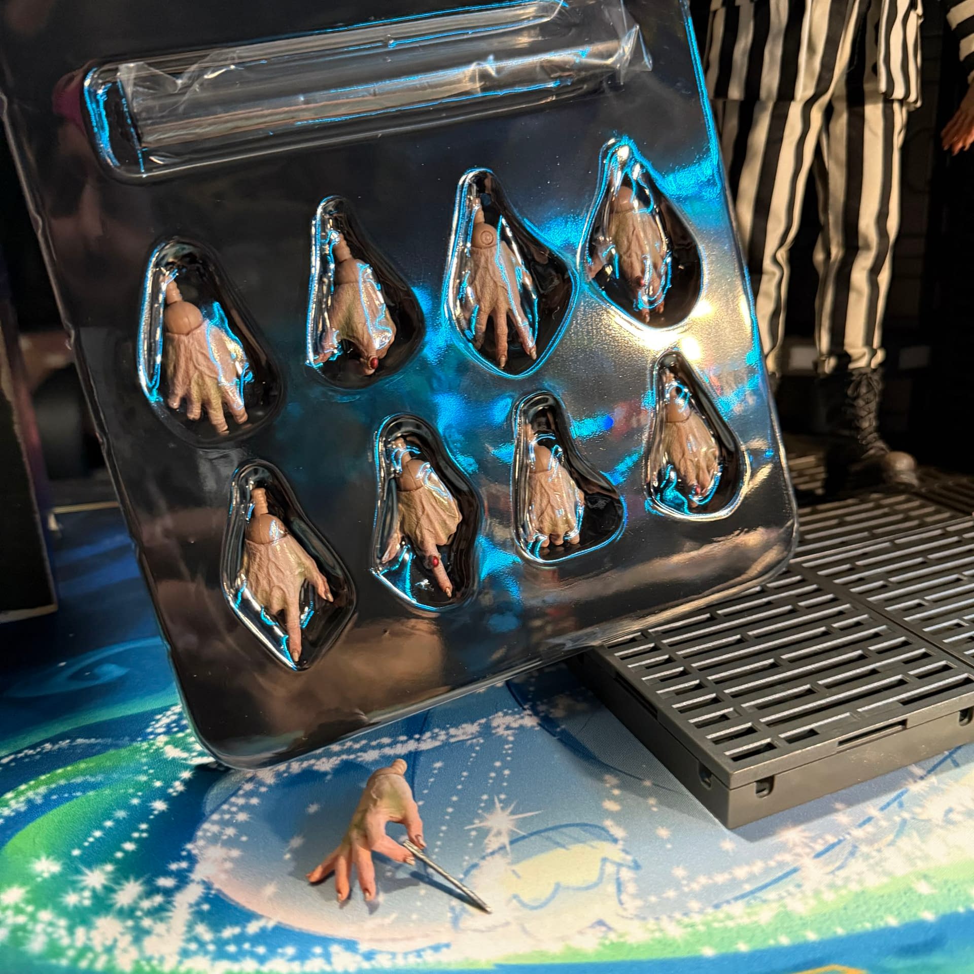 It's Showtime as We Check Out Sideshow's 1/6 Scale Beetlejuice