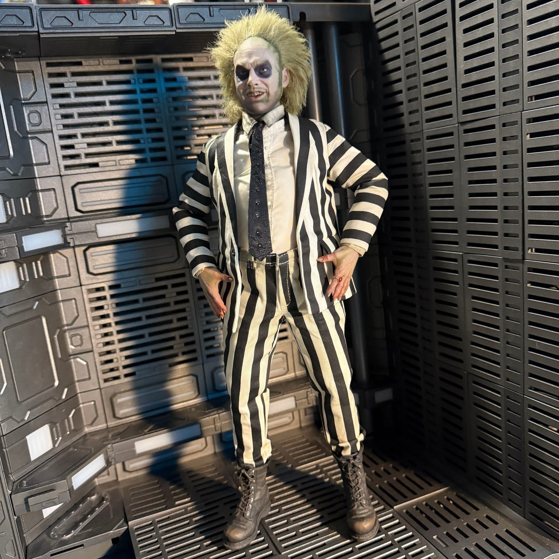 It's Showtime as We Check Out Sideshow's 1/6 Scale Beetlejuice