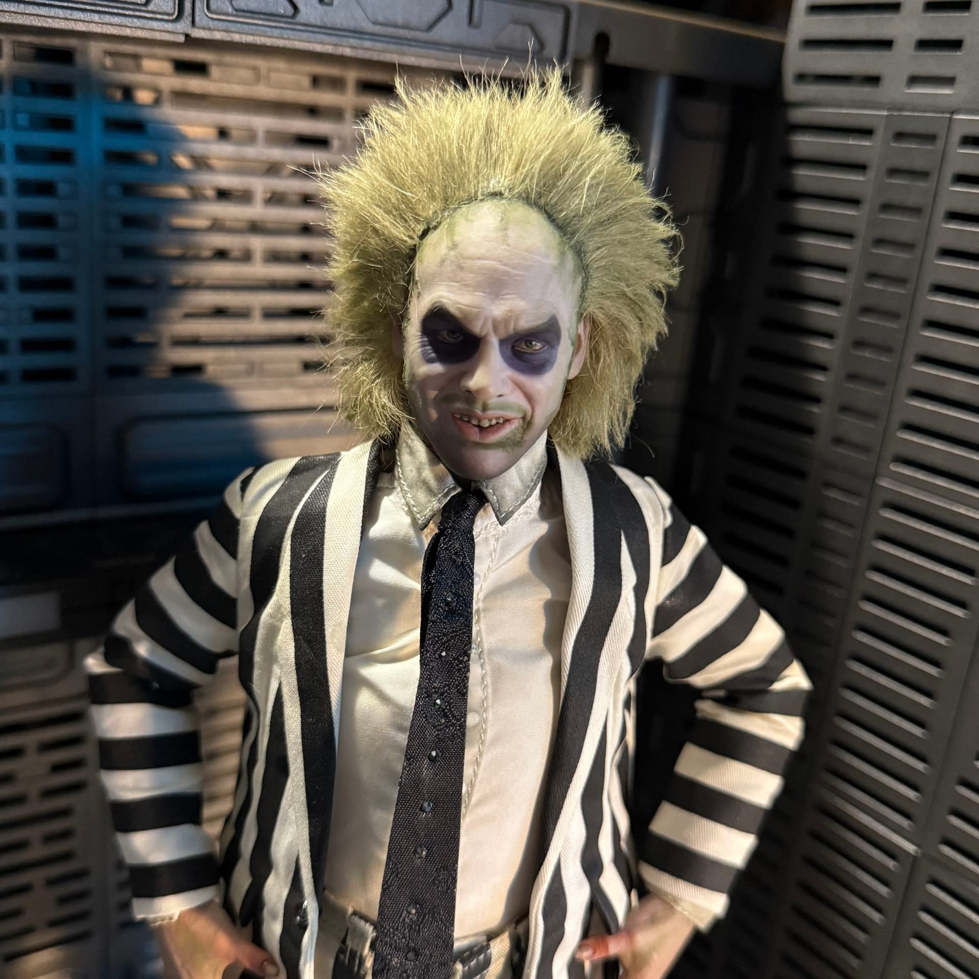It's Showtime as We Check Out Sideshow's 1/6 Scale Beetlejuice