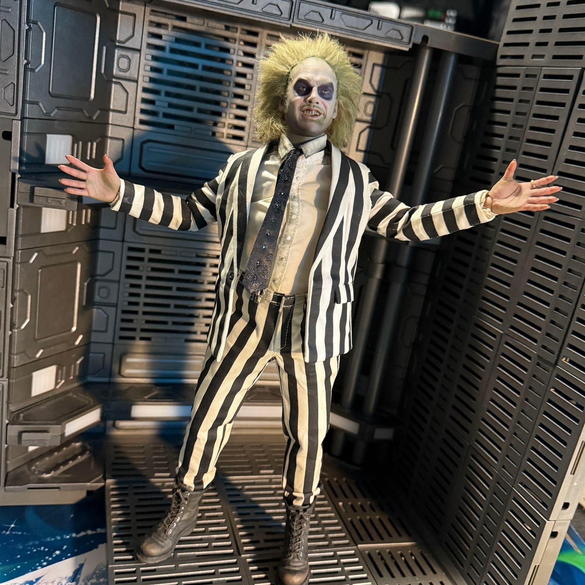 It's Showtime as We Check Out Sideshow's 1/6 Scale Beetlejuice
