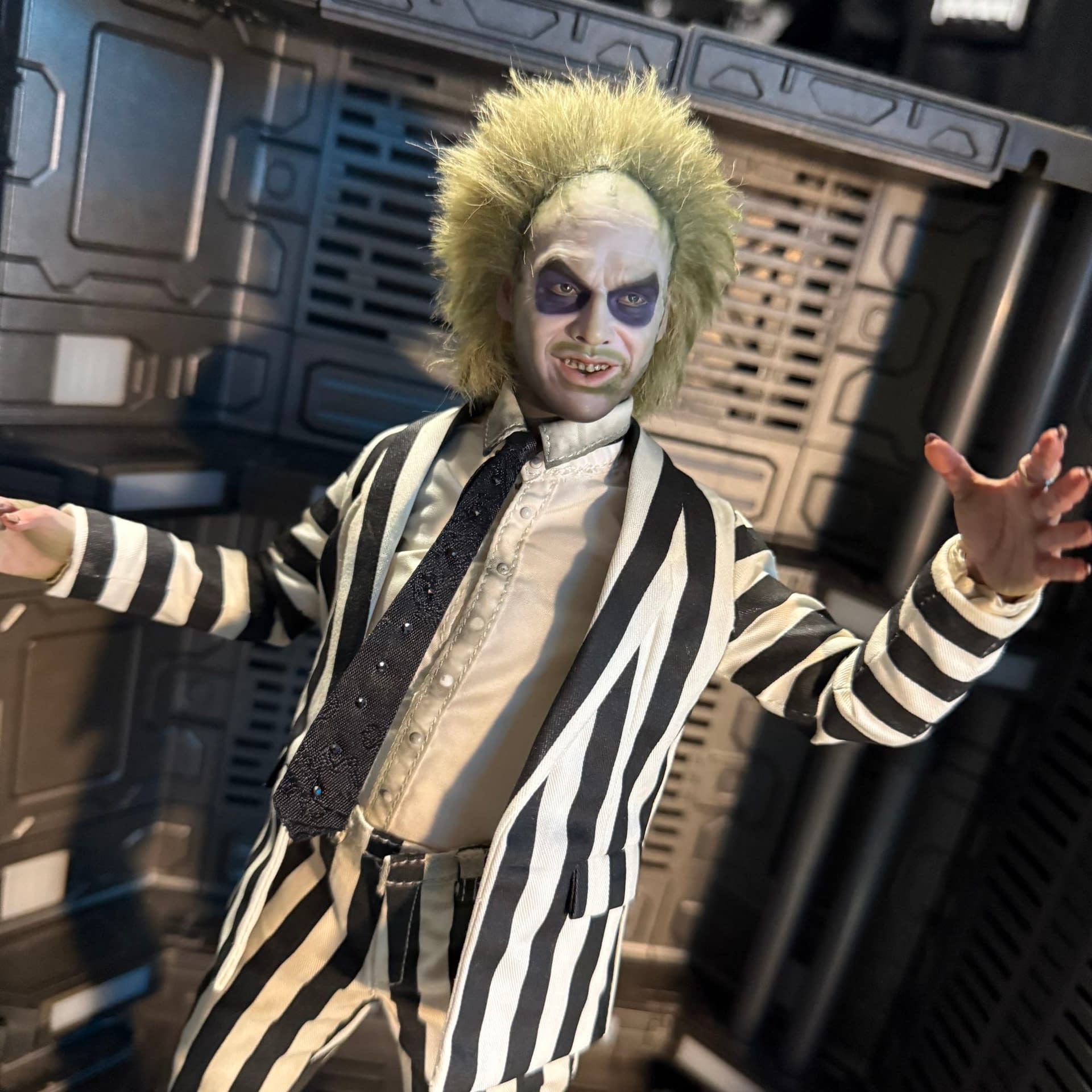 It's Showtime as We Check Out Sideshow's 1/6 Scale Beetlejuice