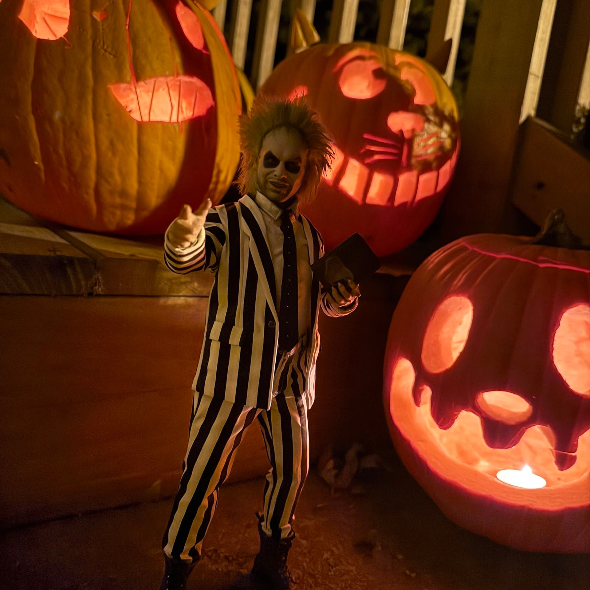 It's Showtime as We Check Out Sideshow's 1/6 Scale Beetlejuice