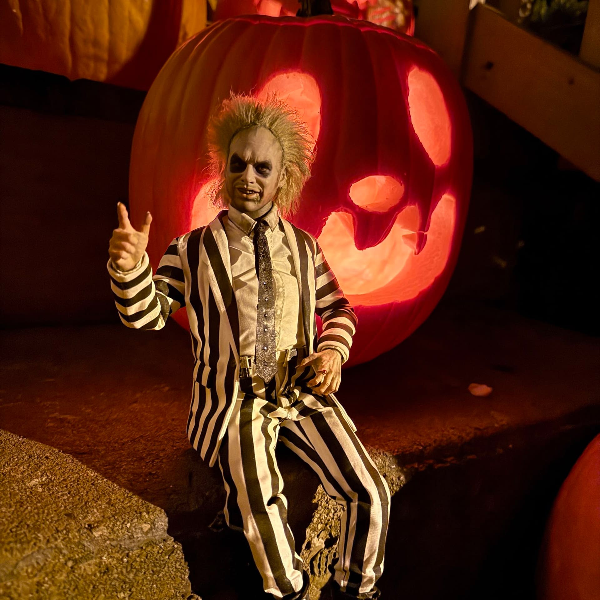 It's Showtime as We Check Out Sideshow's 1/6 Scale Beetlejuice