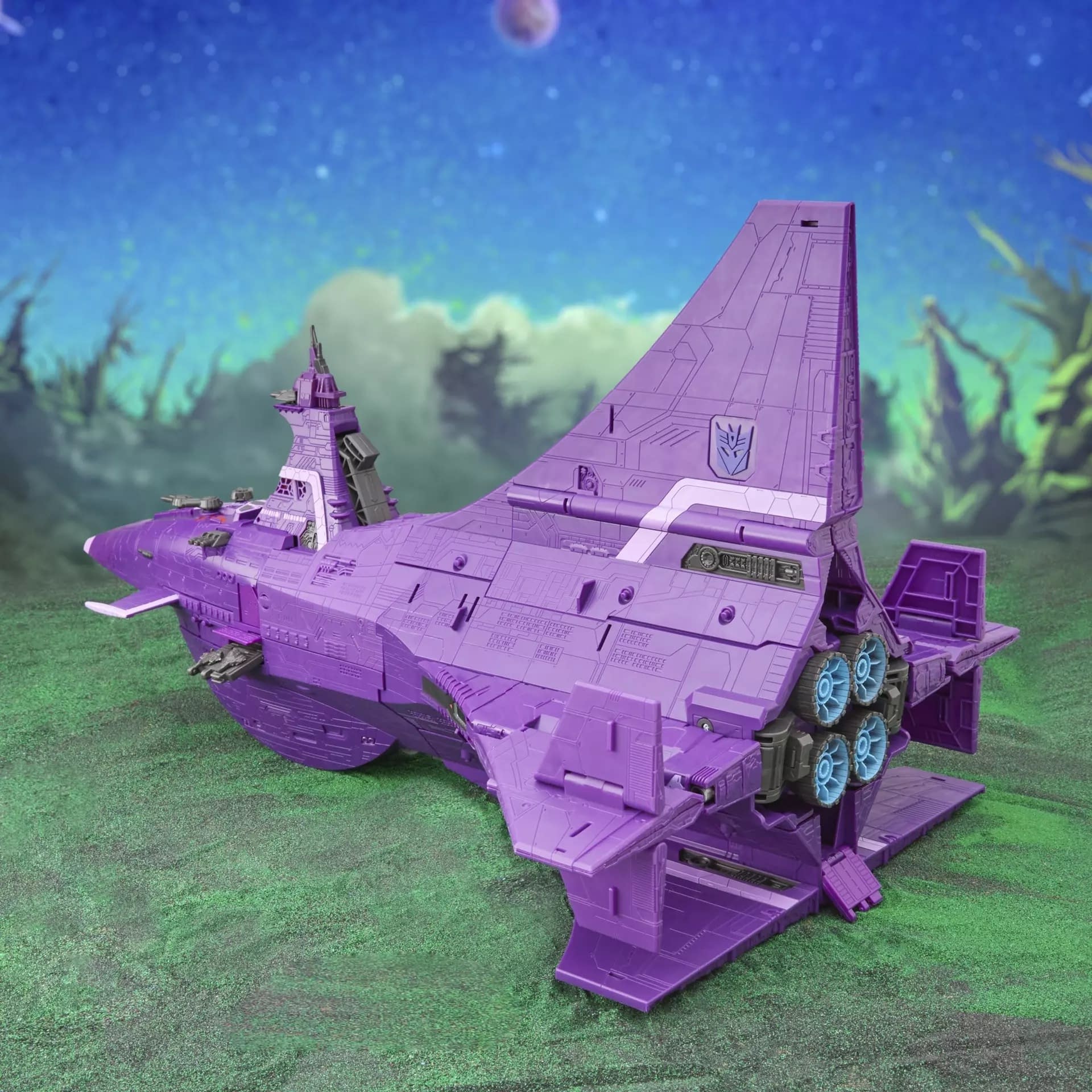 Hasbro Reissue Transformers: Legacy Evolution Decepticon Nemesis