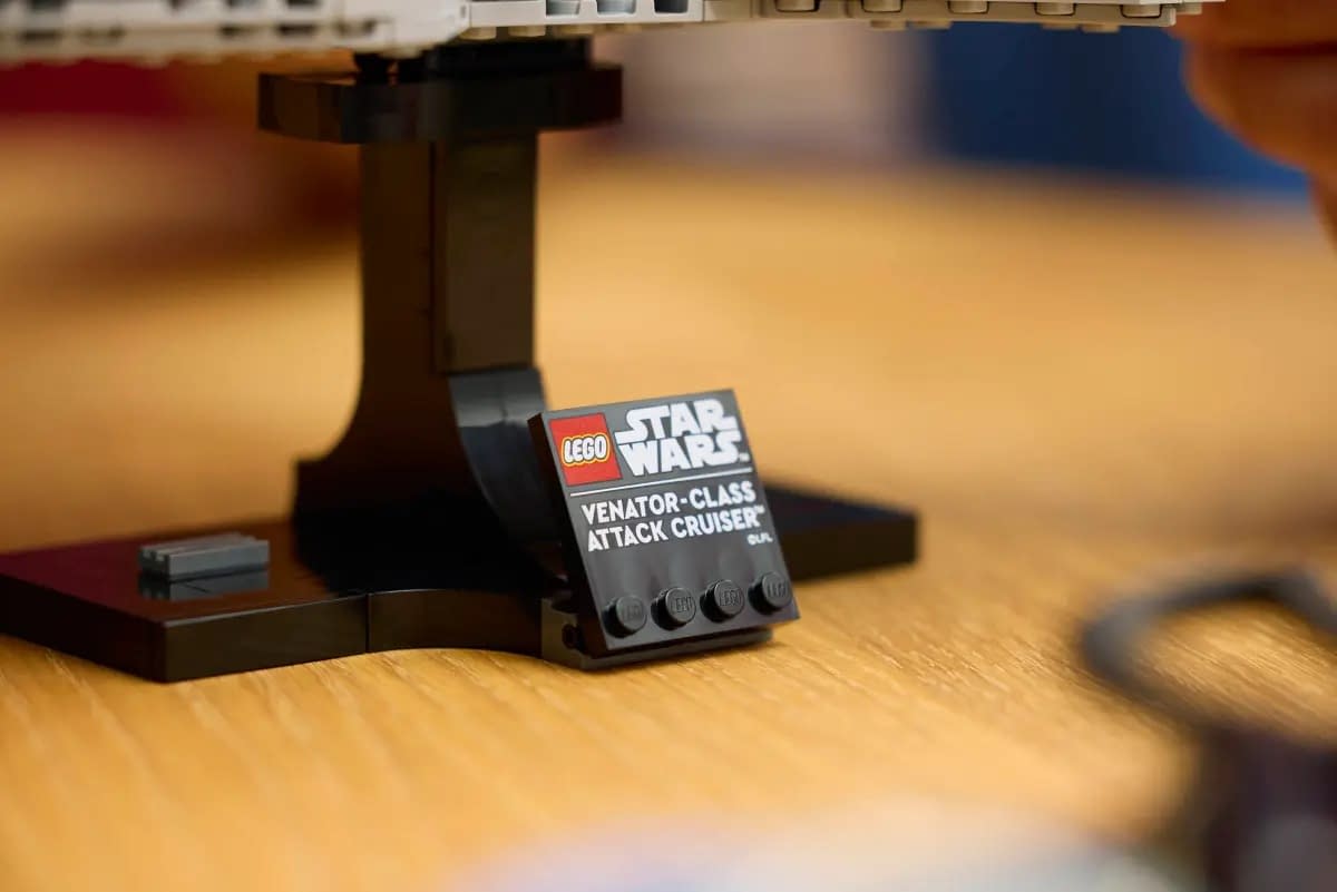 New Bite-Size Star Wars Venator-Class Attack Cruiser LEGO Revealed