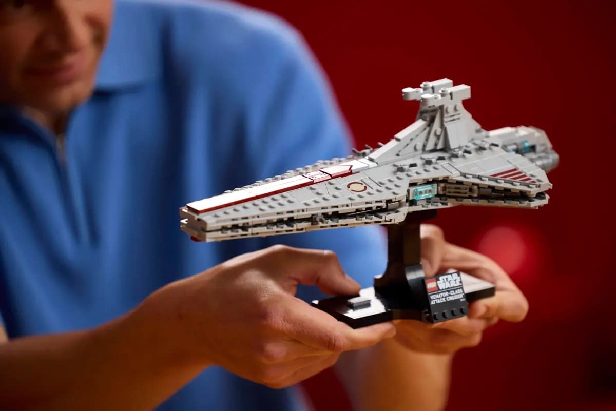New Bite-Size Star Wars Venator-Class Attack Cruiser LEGO Revealed