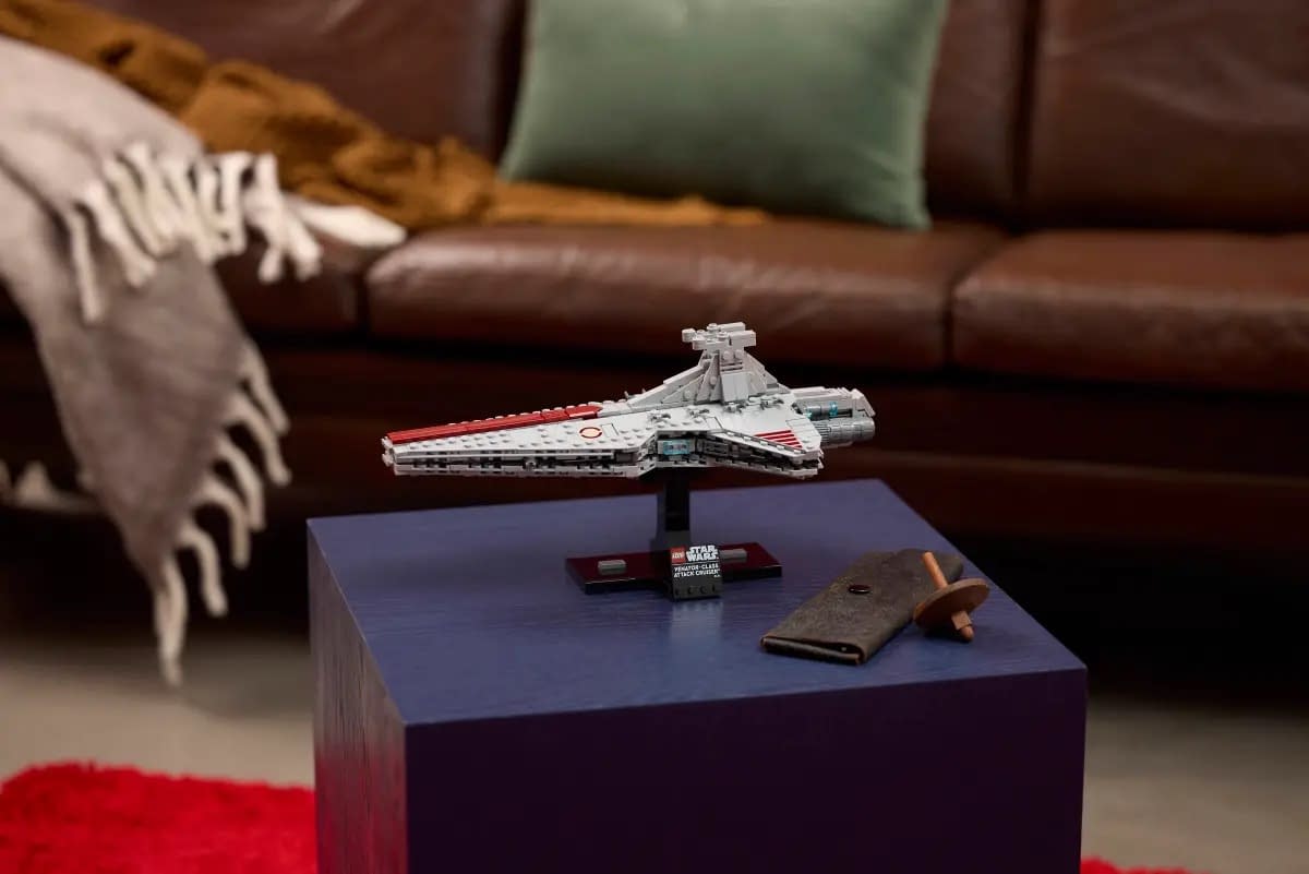 New Bite-Size Star Wars Venator-Class Attack Cruiser LEGO Revealed