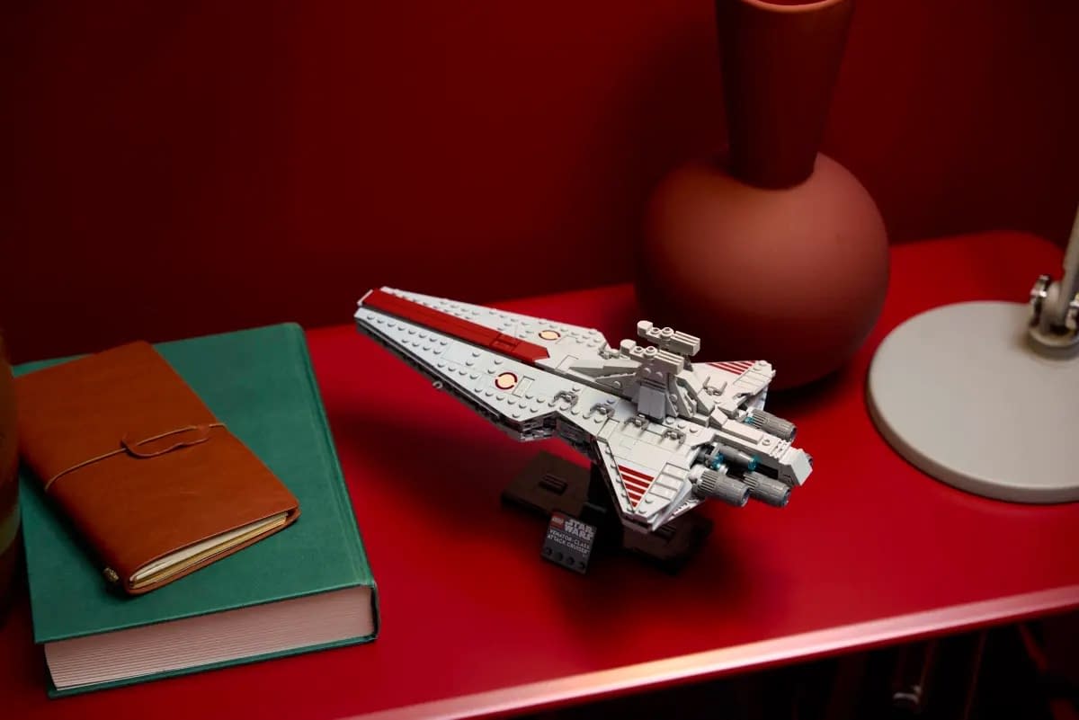 New Bite-Size Star Wars Venator-Class Attack Cruiser LEGO Revealed
