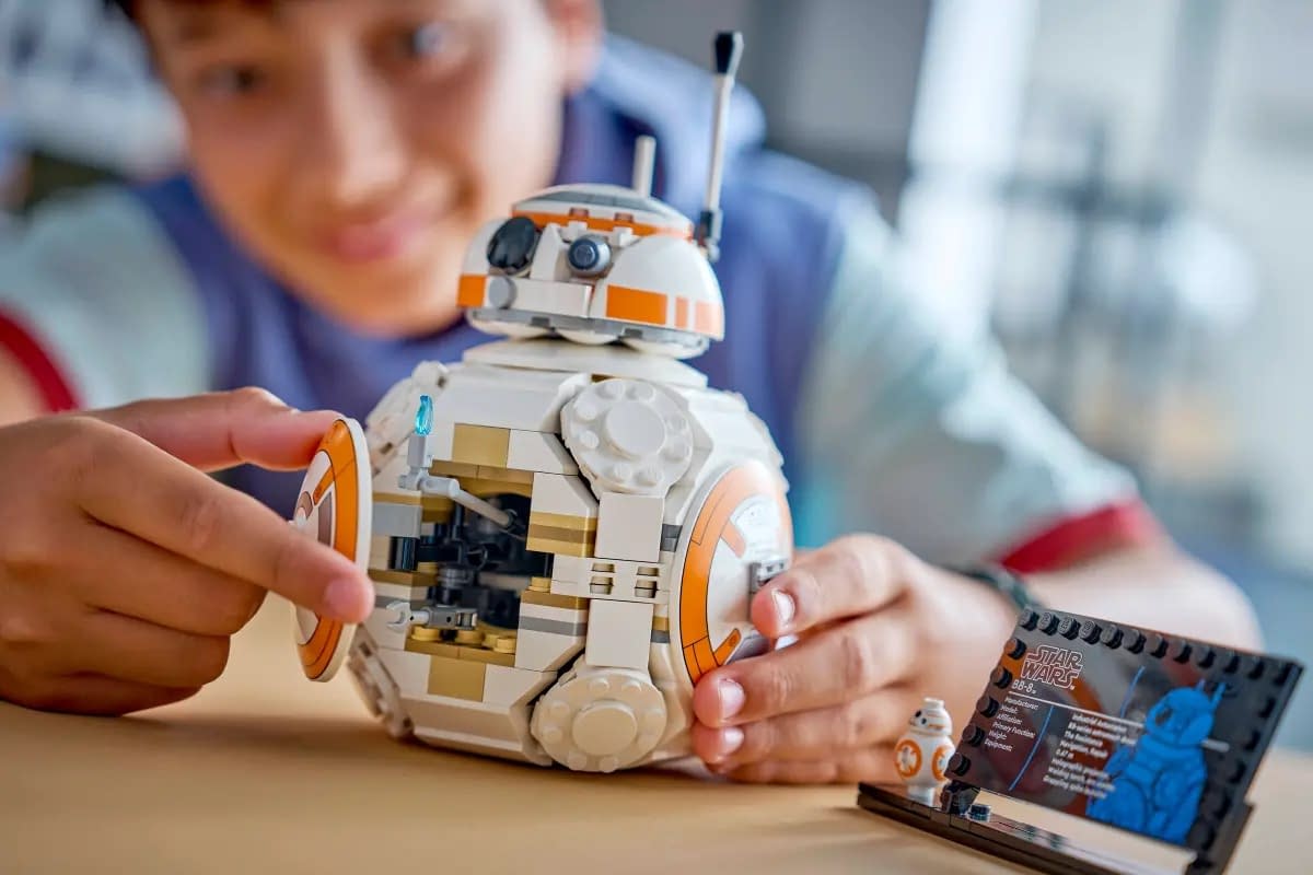 LEGO Reveals New Star Wars: The Force Awakens Set with BB-8