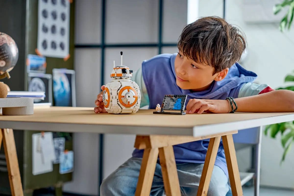 LEGO Reveals New Star Wars: The Force Awakens Set with BB-8
