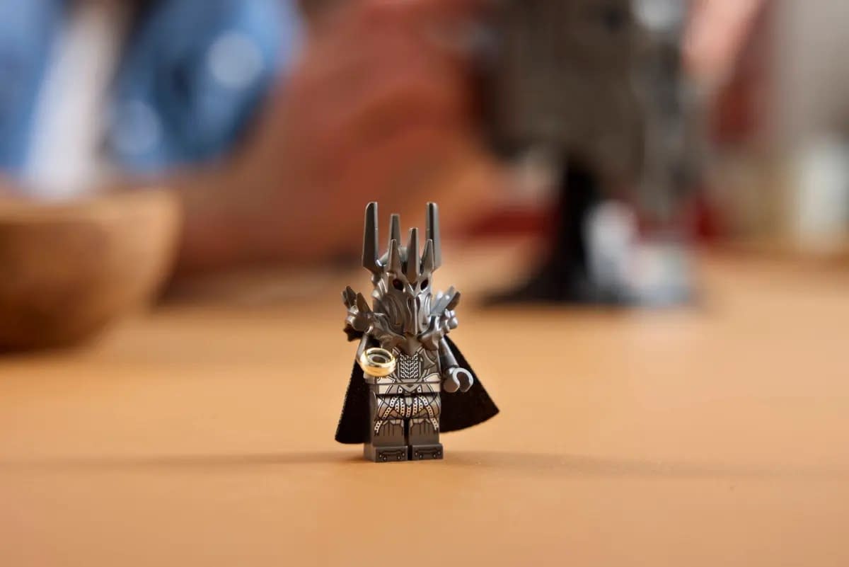 New The Lord of the Rings: Sauron's Helmet Set Revealed by LEGO